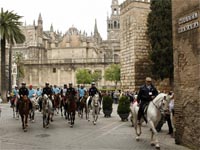 Momento de la etapa de exhibici�n por la ciudad de Sevilla.