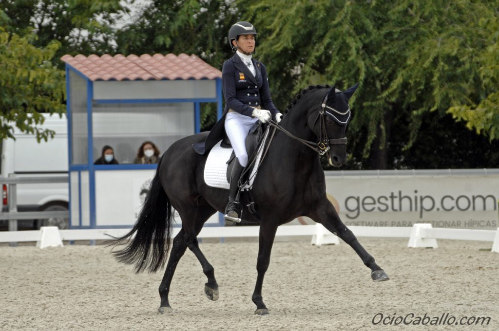 Beatriz Ferrer-Salat y “Dark Rose de Fangar”