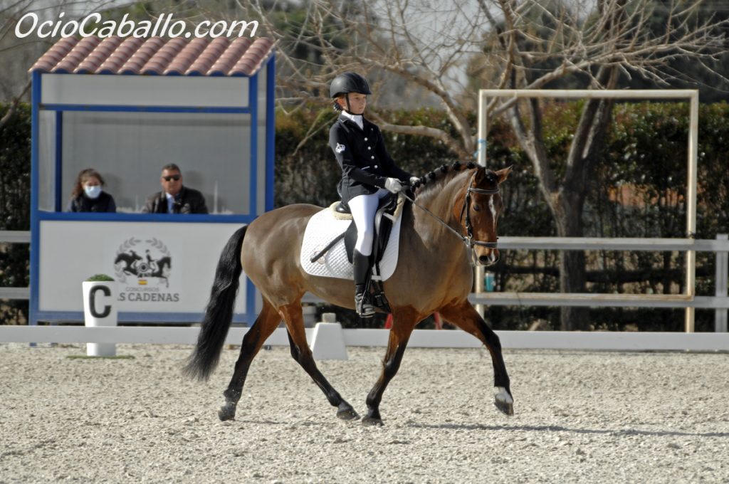 Triana Vargas con "Chispi", ganadora Alevines