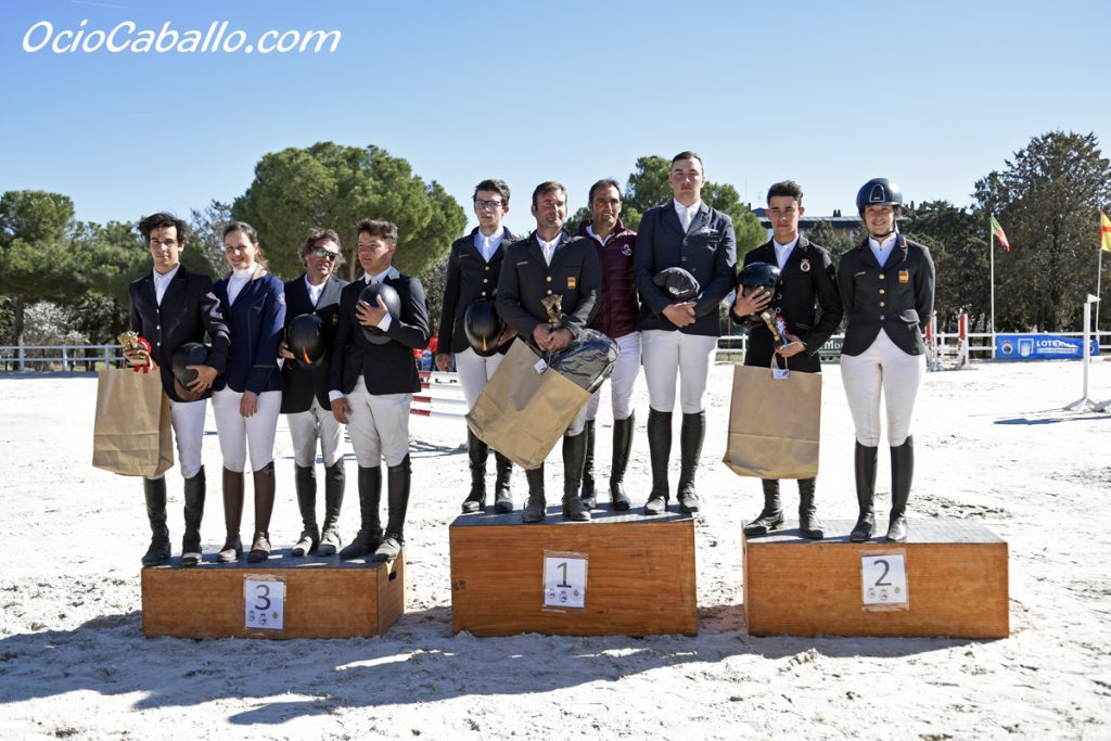 Podio con todos los ganadores