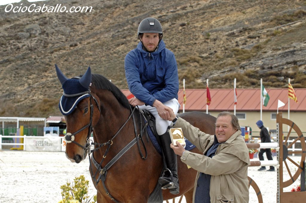 Carlos Zárate ganador de 1,30 m.
