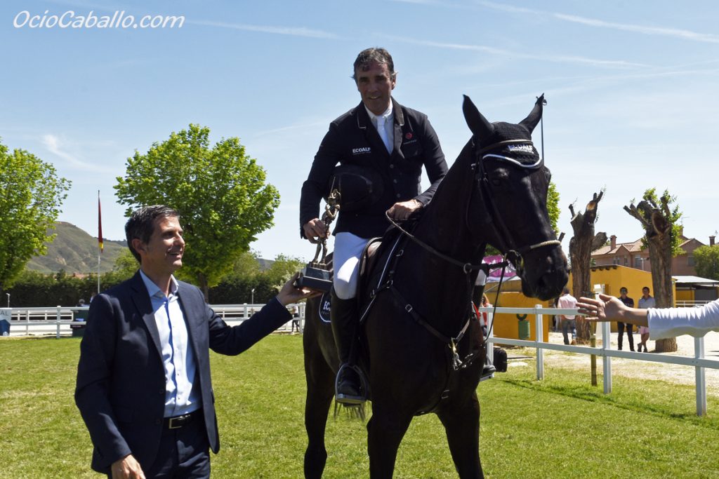 José Díaz Vecino con el Alcalde de Alcalá de Henares