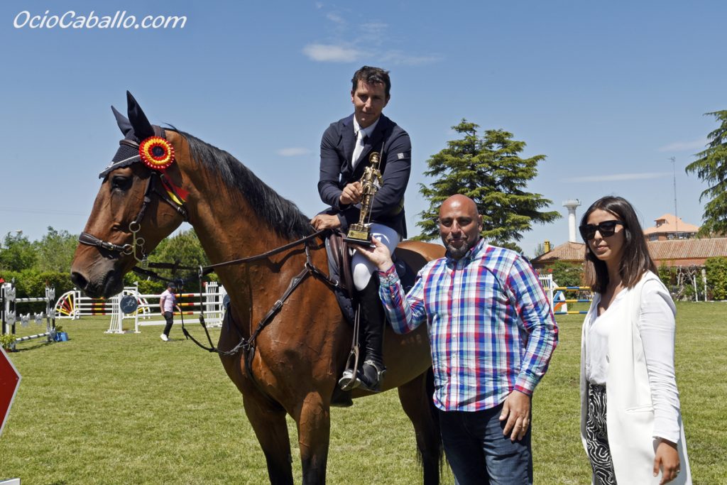 Hugo Álvarez Amaro con “Koningin”