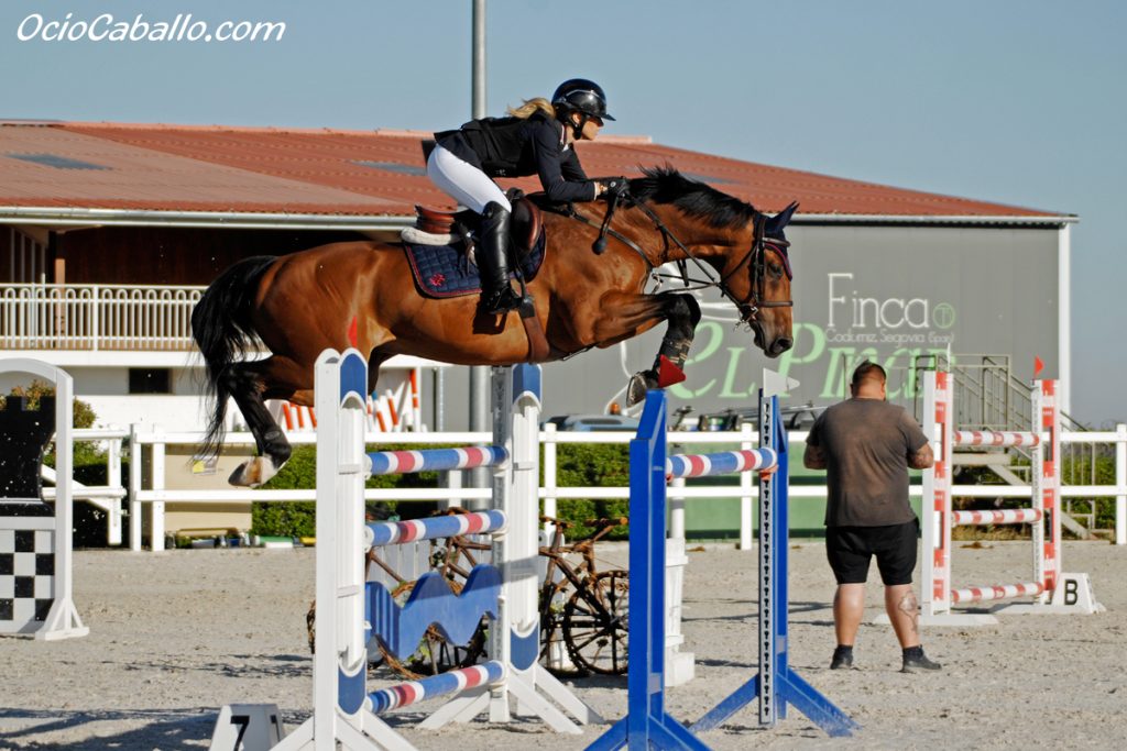 Carolina Villanueva con “Indigo Blue Biolley”