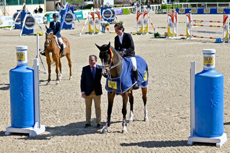 Remy Ellis primera y tercera en la grande del CSN5* de Mouratours ...